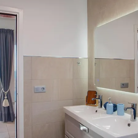 וילה Frontline 25, Modern Coastal Design With Amazing Views *