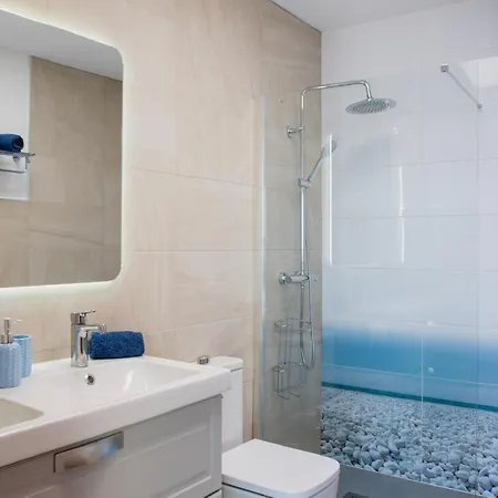 Frontline 25, Modern Coastal Design With Amazing Views