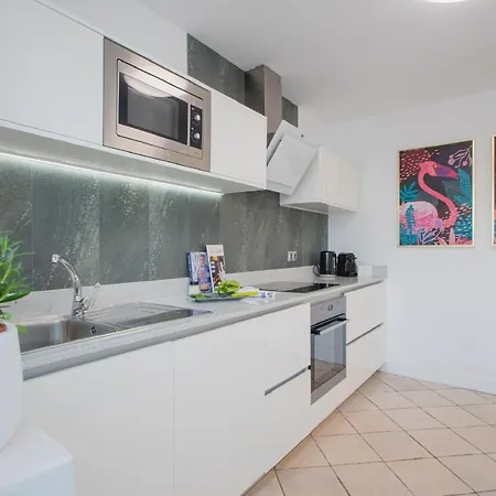 Frontline 25, Modern Coastal Design With Amazing Views Villa *