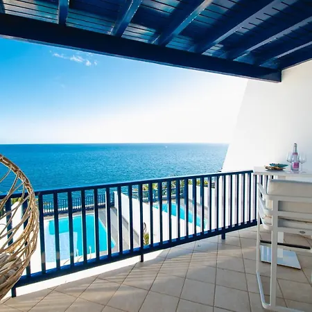 Frontline 25, Modern Coastal Design With Amazing Views
