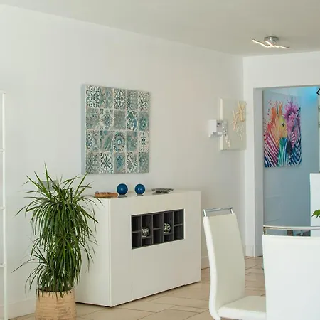 Frontline 25, Modern Coastal Design With Amazing Views Vila